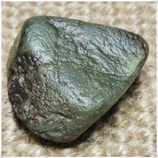 石仓和田玉鉴赏:全水返黑皮青玉